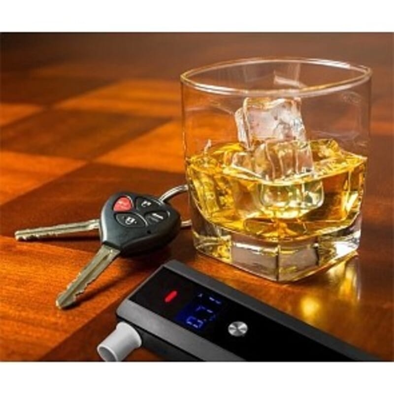 breathalyzer alcohol tester - alcometerThis modern digital alcohol tester is designed for personal use and is equipped with the most modern type of semiconductor sensor. The device is designed to measure blood alcohol levels, and although it is not equipped with an electrochemical sensor, it achieves very accurate results. The tester's measuring range is from 0.00 - 2.00 ‰ BAC with an accuracy of ± 0.08 ‰ BAC. Using the alcohol tester is very simple, just turn it on and start blowing into the mouthpiece after the countdown. The measured alcohol level is then displayed on a large backlit LCD display.Geti