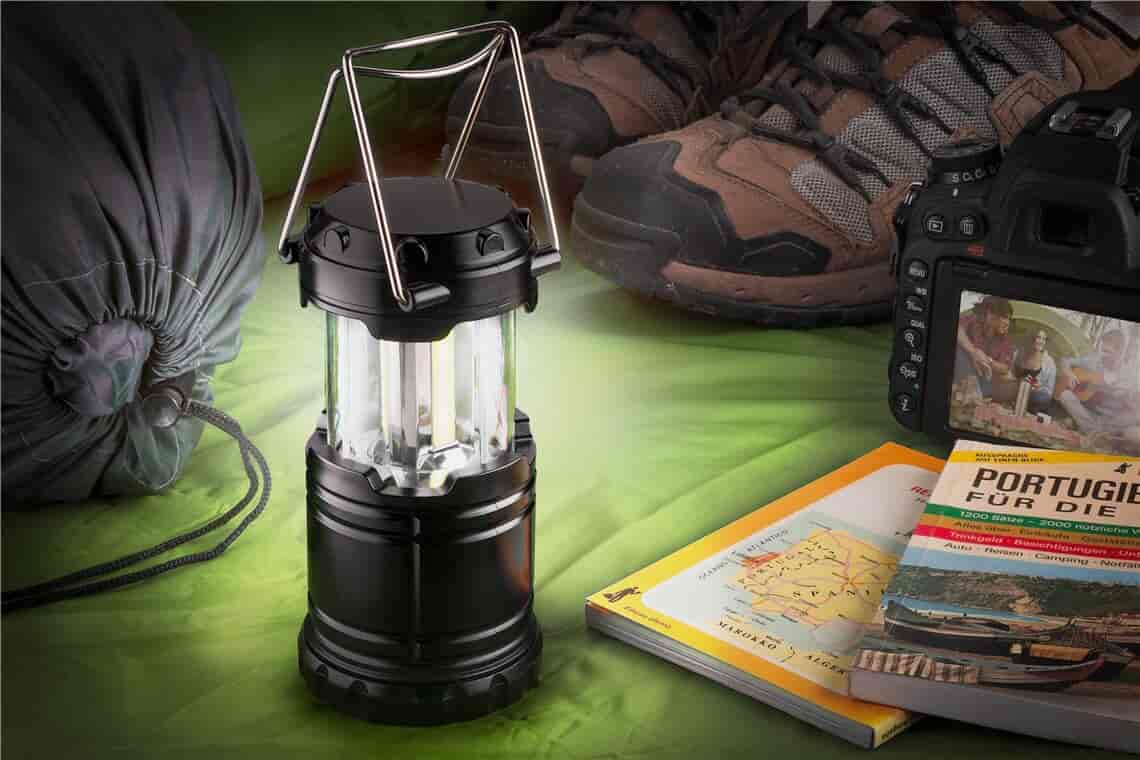 Battery-powered LED lamp High Bright 250Battery-powered camping lamp High Bright 250 LED. The camping lamp is powered by 3 AAA batteries. The camping lantern's lamp head can be pulled out for stepless adjustment of the light cone and 3 pcs. 3 W COB LEDs ensure a high light output of 250 lm and a light range of 4 metres. suitable as a tent lamp and is ideal for leisure, camping, festivals, hiking, fishing, roadside assistance or temporary battery-powered emergency lighting.goobay