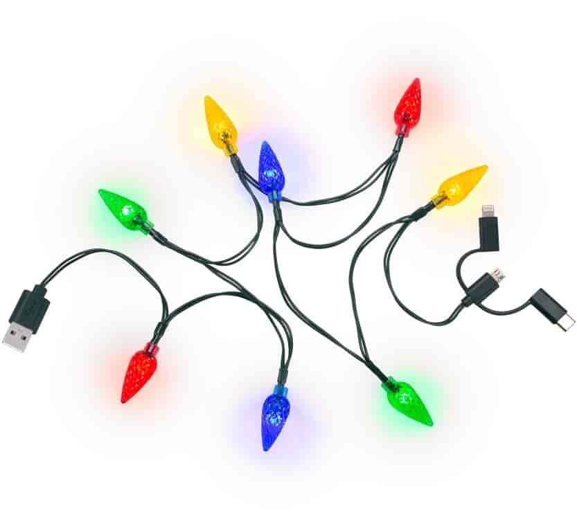 USB ladekabel med LED-lys. Til Android-smartphones, iPhones, USB-C og Micro-USB, 90 cm.goobayOpladere og kabler Multi Smartphone USB-ladekabel med 8 farverige LED lys, oplader almindelige Android-smartphones, iPhones, USB-C™ og Micro-USB-enheder. Ladekabel i vinterversion med flotte LED. Kablet har MicroUSB, USB-C og Lightning connector og kan derfor bruges til alle dine enheder. Smart til dig der har flere forskellige devices.