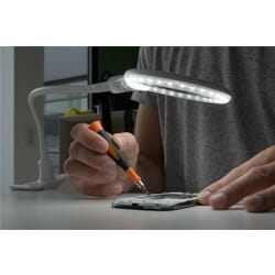 Magnifier lamp, clip-onMagnifier lamp with LED light. 30 SMD LED's that ensures consistent shadow-free lighting. Glass lens diopter 3 with 1.75 x magnification. Can be used as a standing lamp or mounted on the edge of the table via the supplied clip. Adjustable swan neck. 230 V.goobay