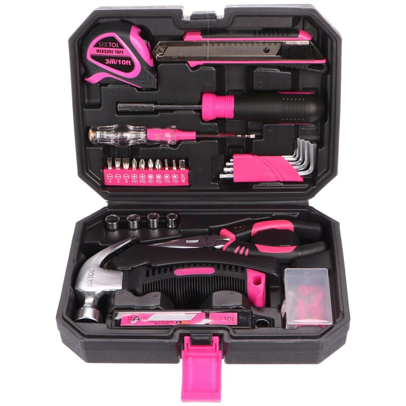Pink værktøjssæt HOME PINK 66N.A.Diverse værktøj Lyserød Praktiske lyserødt/pink værktøjssæt SIXTOL HOME PINK 66 er en god hjælper i hjemmet. Sættet indeholderde mest brugte værktøjer , som du nemt og hurtigt kan reparere alt med. SIXTOL HOME PINK 66 værktøjssættet består af værktøj som tænger, unbrakonøgler, en hammer og meget mere. En masse nyttigt småtilbehør er også inkluderet. Værktøjet opbevares i en kompakt, praktisk sort-pink kuffert.