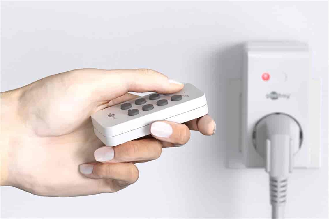 Remote control socket - extension. White, 230V 1100WHave you already invested in our basic set with remote control socket, item number 98769, and would like to expand with more remote-controlled sockets?. Then this smart add-on is just for you. This remote control socket is designed to act as an accessory to your existing kit and allows you to remotely control additional electrical appliances and lamps.goobay