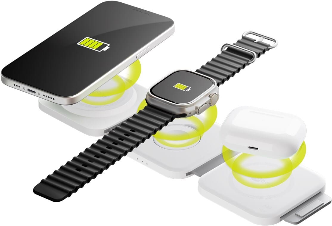 Ladeplade, trådløs 3-i-1 ladeplade, foldbar, 15 W, Qi-kompatibelgoobayQi - trådløs opladning Hvid Foldbar 3-i-1 trådløs oplader til dig der vil oplade telefon, smartwatch og trådløse hovedtelefoner samtidig. Den kompakte ladeplade er ideel til rejse, natbord og skrivebord og reducerer kabelrod ved at samle opladningen ét sted.Når den foldes, kan telefonen stå i en behagelig synsvinkel til video og opkald under opladning. Magnetisk justering hjælper kompatible enheder med stabil placering, og designet tager højde for telefonens kamera, så opladningen fungerer korrekt – også med mange typer cover.En pladsbesparende og praktisk Qi-kompatibel ladestation til hverdagen og på farten.