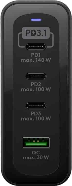 Ladestation PD GaN Hurtiglader (240 W) sort - 3x USB-C og 1x USB-AgoobayStrømforsyninger Sort Denne ladestation samler kraften fra fire opladere i én enhed, hvilket eliminerer rod på skrivebordet og gør det nemt at oplade flere enheder samtidigt. Den ultimative Goobay ladestation, med imponerende 240 W samlet effekt, oplader selv højtydende laptops ultrahurtigt og understøtter både USB PD- (Power Delivery) og USB QC-standarden (Quick Charge). Takket være GaN-teknologi (Gallium Nitride) tilbyder denne oplader flere væsentlige fordele. Den er perfekt til dem, der arbejder med high-end laptops og flere enheder, og ønsker en pålidelig, kraftfuld oplader til et ryddeligt skrivebord.  Du kan drage fordel af en enkelt oplader til at holde mange enheder opladet uden rod.