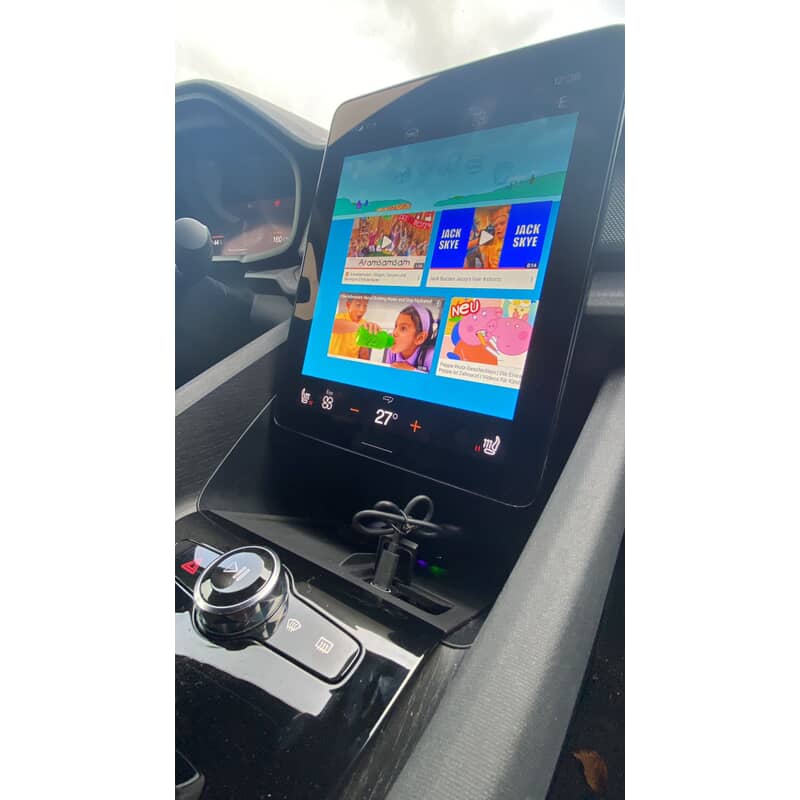 TV CarPlay AI Box Android 13GigablueBiludstyr Hvid Med GigaBlue Android 13 TV CarPlay AI Box - Car Entertainment får du trådløs adgang til Apple CarPlay og Android Auto. Google Play Store giver dig mulighed for at downloade mange af dine yndlingstjenester som f.eks. Netflix, YouTube, YouTube Kids, Amazon Prime Video, IPTV App og meget mere og se dem på bilens medieskærm. Fungerer i enhver bil, forudsat at køretøjet har Apple CarPlay eller Android Auto fra fabrikken. Ventetiden ved ladestationerne kan nu blive en behagelig oplevelse takket være TV CarPlay AI Box. Nyd dine yndlingsserier på Netflix eller se spændende YouTube-videoer, mens din elbil lader. Integrationen af underholdningstjenester gør ventetiden ikke kun mere effektiv, men også mere underholdende. Velkommen til fremtidens mobilitet med Gigablue TV CarPlay AI Box! TV CarPlay AI Box Android 13GigablueBiludstyr Hvid Med GigaBlue Android 13 TV CarPlay AI Box - Car Entertainment får du trådløs adgang til Apple CarPlay og Android Auto. Google Play Store giver dig mulighed for at downloade mange af dine yndlingstjenester som f.eks. Netflix, YouTube, YouTube Kids, Amazon Prime Video, IPTV App og meget mere og se dem på bilens medieskærm. Fungerer i enhver bil, forudsat at køretøjet har Apple CarPlay eller Android Auto fra fabrikken. Ventetiden ved ladestationerne kan nu blive en behagelig oplevelse takket være TV CarPlay AI Box. Nyd dine yndlingsserier på Netflix eller se spændende YouTube-videoer, mens din elbil lader. Integrationen af underholdningstjenester gør ventetiden ikke kun mere effektiv, men også mere underholdende. Velkommen til fremtidens mobilitet med Gigablue TV CarPlay AI Box!