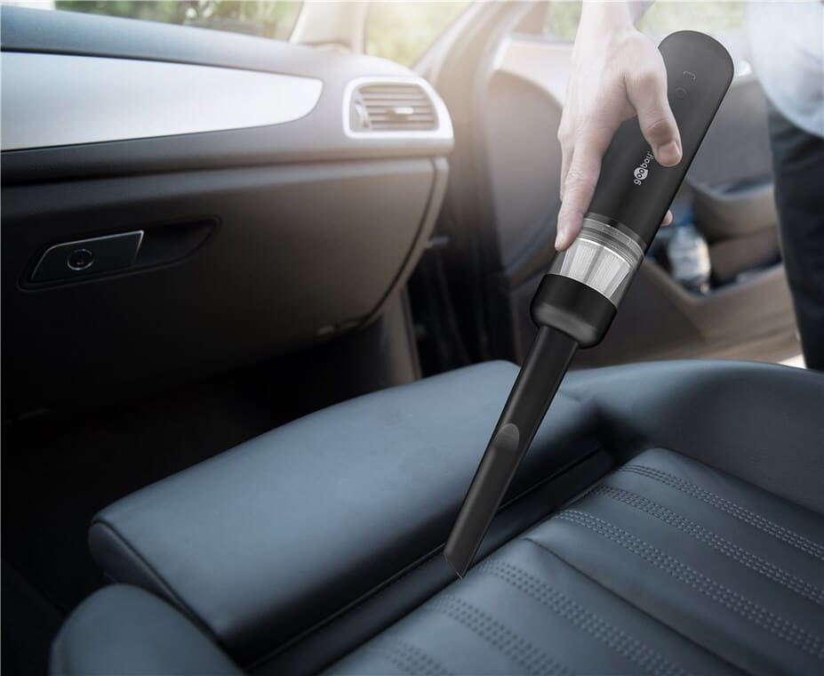 Rechargeable mini handheld vacuum Superior 120 WRechargeable mini handheld vacuum Superior 120 W in black with USB-C charging, 3 power levels and blow function. Bagless 0.125 l dust cup, washable filter and a total of 10 accessories for precise cleaning of keyboards, car interiors and hard-to-reach corners.goobay