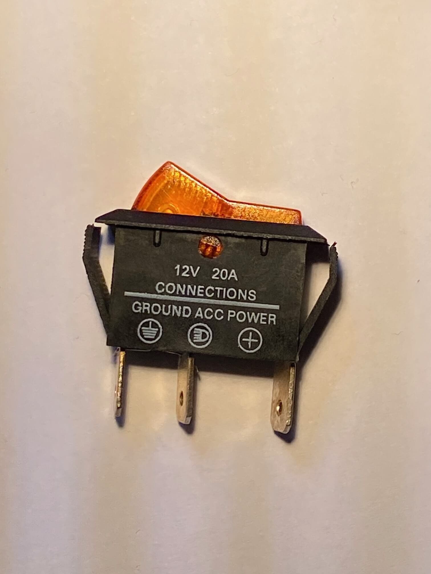 11x30 Rocker Switch 12V 20A ON/OFF 3 Terminals Yellow LightCompact 11x30 rocker switch for 12V DC with ON/OFF function and a built-in yellow indicator light that only illuminates in the ON position. The switch has 3 terminals with fixed functions: 1 x ground, 1 x positive and 1 x output. Rated for high load up to 20A and suitable for panel mounting in 12V installations.Quick pick: 11x30 12V 20A ON/OFF rocker switch with ON-only indicator light and simple 3-terminal wiring.Buy now if you want a reliable ON/OFF switch with clear status indication for your 12V panel.N.A.