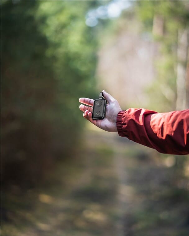 Wireless Power Bank for Apple Watch 2500 mAh with USB-CThis ultra-compact power bank is designed for Apple Watch and gives you extra power on the go, without needing a wall socket. Simply place your watch on the magnetic charging surface and enjoy stable wireless charging, ideal for travel, commuting and long days away from home.You also get USB-C, a digital LED percentage display and a practical key ring, so it can be securely attached to your bag, backpack or keys.Order now and keep a small, reliable backup for your Apple Watch, so you never run out of power when you need it most.goobay