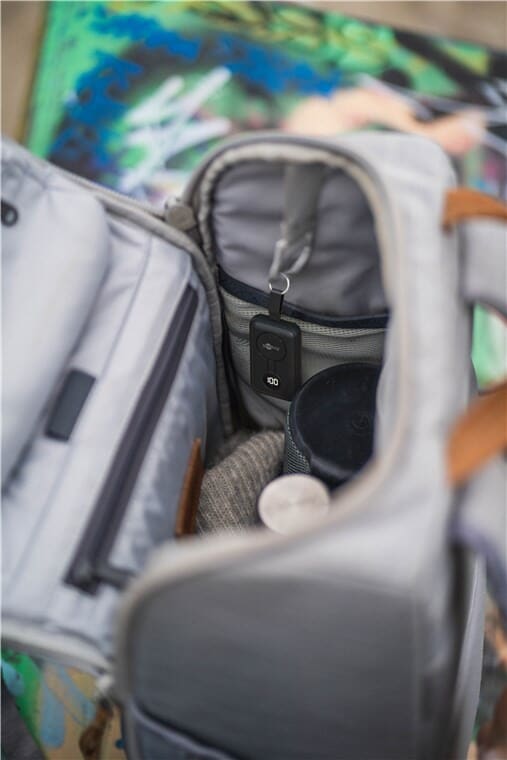 Wireless Power Bank for Apple Watch 2500 mAh with USB-CThis ultra-compact power bank is designed for Apple Watch and gives you extra power on the go, without needing a wall socket. Simply place your watch on the magnetic charging surface and enjoy stable wireless charging, ideal for travel, commuting and long days away from home.You also get USB-C, a digital LED percentage display and a practical key ring, so it can be securely attached to your bag, backpack or keys.Order now and keep a small, reliable backup for your Apple Watch, so you never run out of power when you need it most.goobay