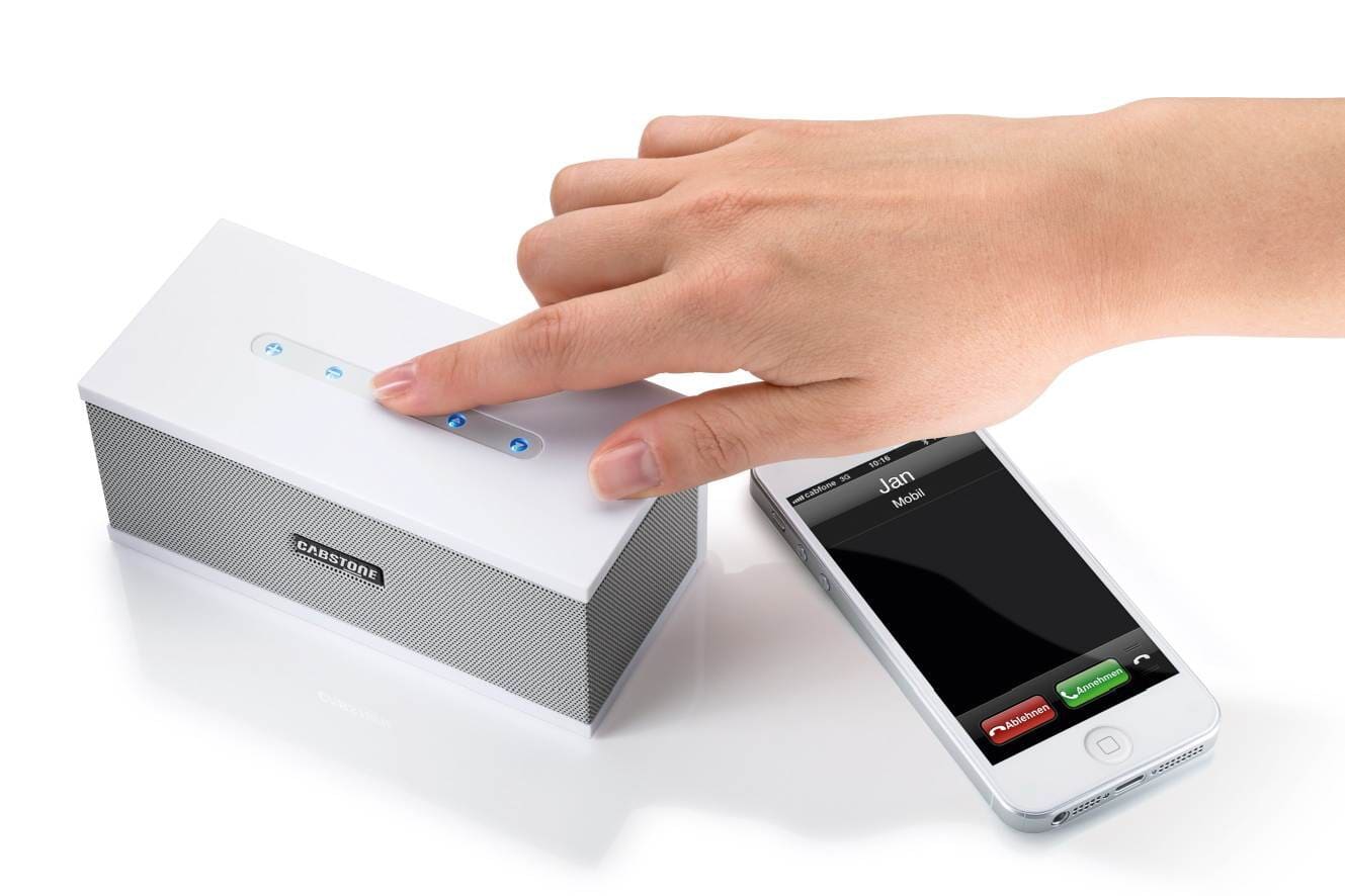 Bluetooth højttaler 360° lydfelt, hvid. Brug den i hjemmet, kontoret eller telekonference.