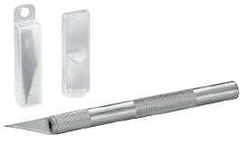 Skalpel - metal skalpel til fint skærearbejde. Med udskiftelige klinger, sikkerhedsgreb og klingelås.