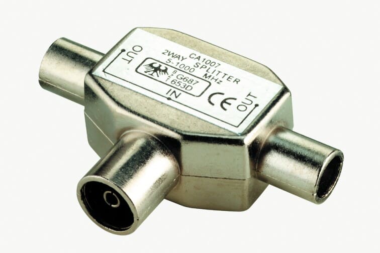 Splitter (fordeler) for radio og TV antennesignal, metalhus.Almindelige IEC 9.5 Coax antennstik.