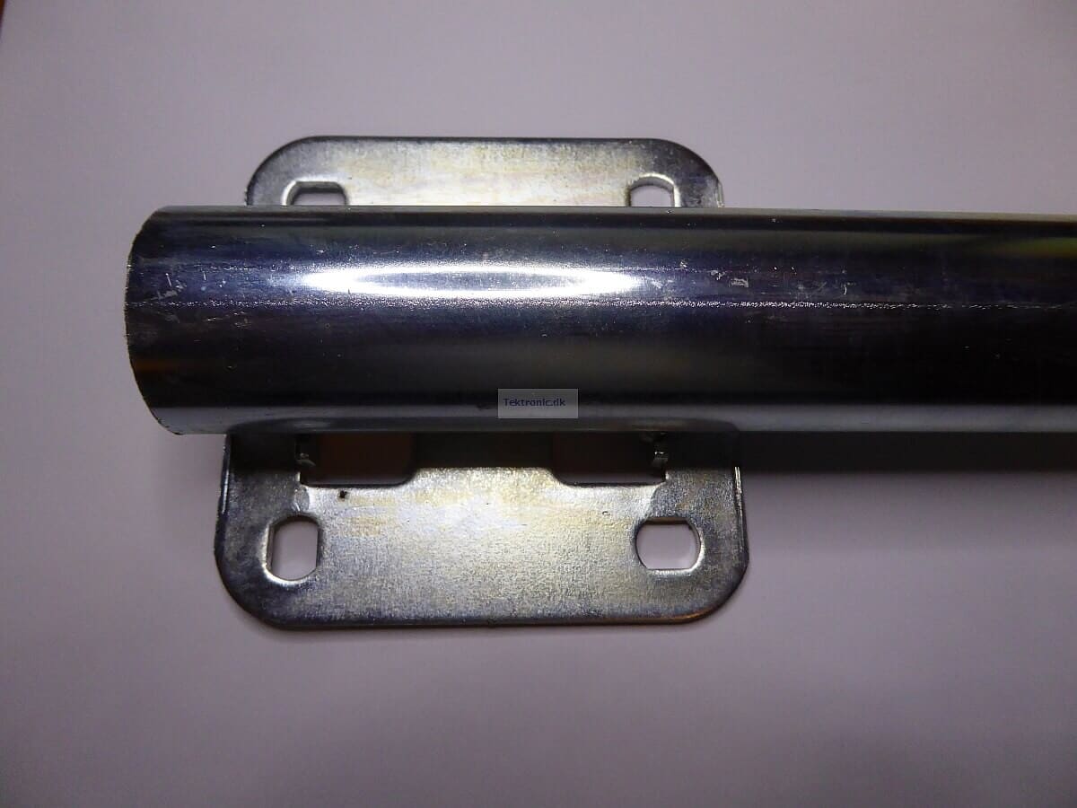 Balkon altan beslag Ø38 mm. højre. Påsvejst grundplade 10 x 10 cm.