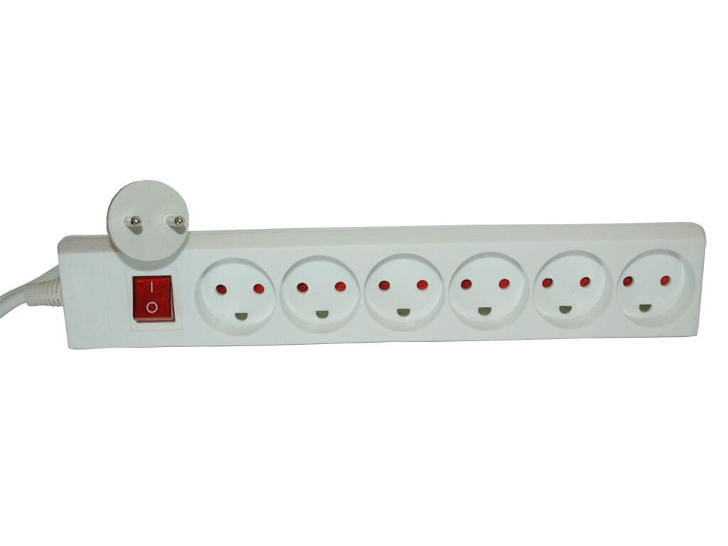 Sandberg 230V Powersplitter, 2pin (DK)Sandberg PowerBar is rated at 230V AC. All the sockets on the Sandberg PowerBar accept 3-pin earthed plugs, but the mains socket only needs to accept 2-pin plugs (unearthed). The Sandberg PowerBar is equipped with a switch that enables you to switch all connected units on or off by pressing a single button. This enables you to save power compared to having the equipment in standby.Sandberg