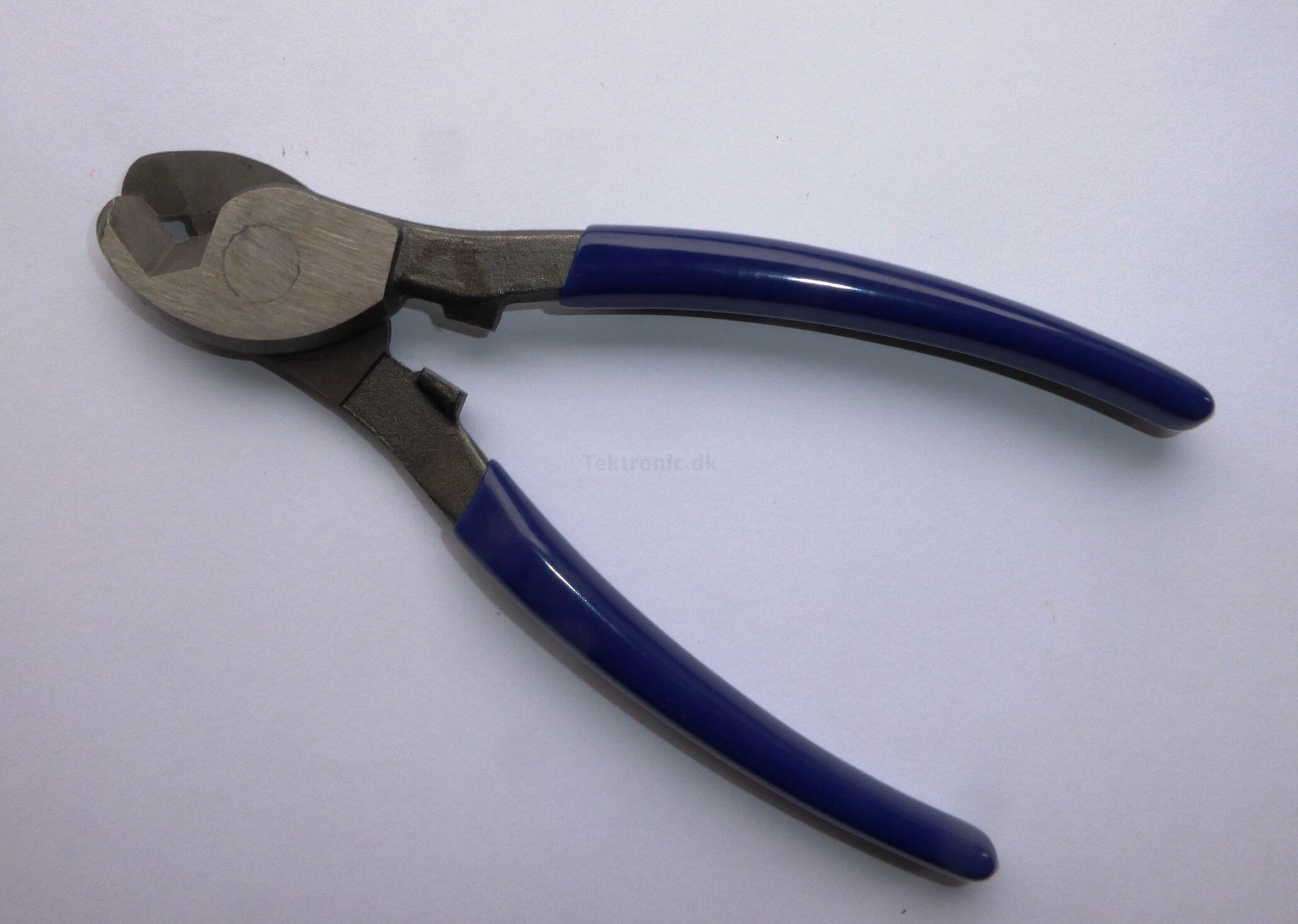 Coaxial wire cutter for antenna cable (Cable cutter)
