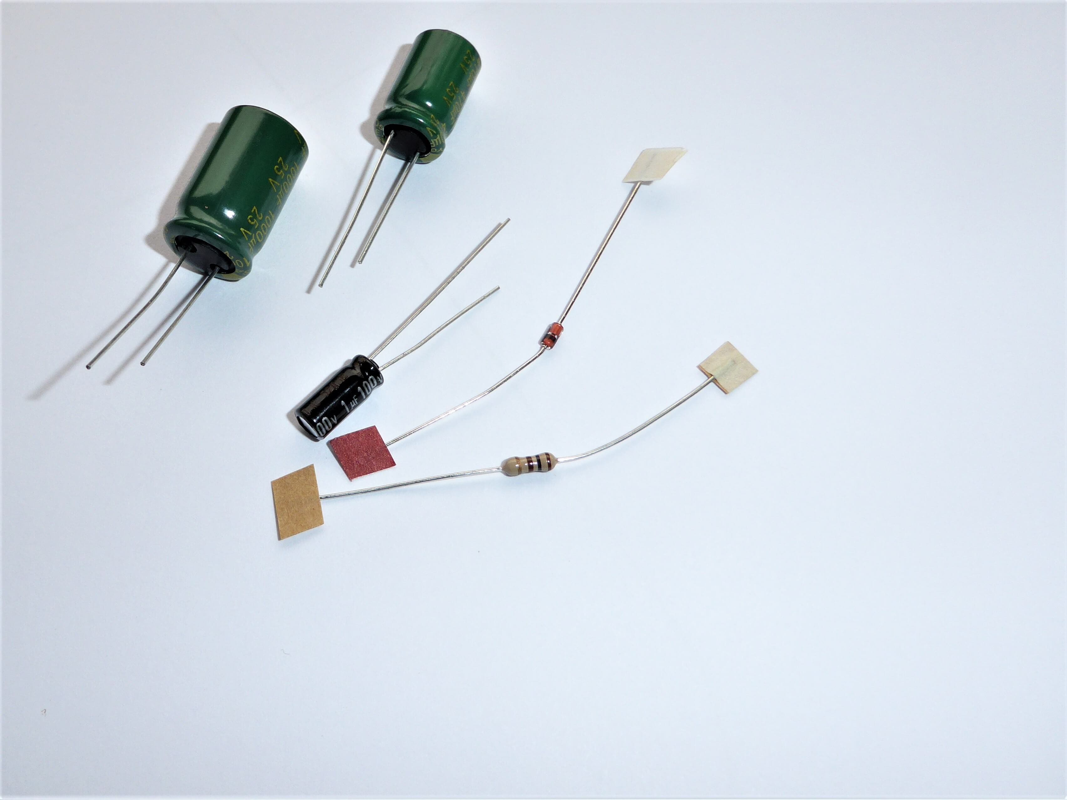 Rep.sæt Humax strømforsyning - til tv og modtagere - Humax - kvalitetN.A.Reservedele digitalmodtagere Grøn Rep.sæt Humax strømforsyning.Rep.sæt for strømforsyningsprint i Humax 5400,5400Z,5300 og 5350. Sættet indeholder alle nødvendige komponenter for rep. af strømforsyningsprintet og efter udskiftning vil netdelen være forbedret i forhold til den originale. Sættet kræver at man kan håndtere en loddekolbe, alternativt kan anvendes det færdige strømforsyningsprint med vnr. 01500.