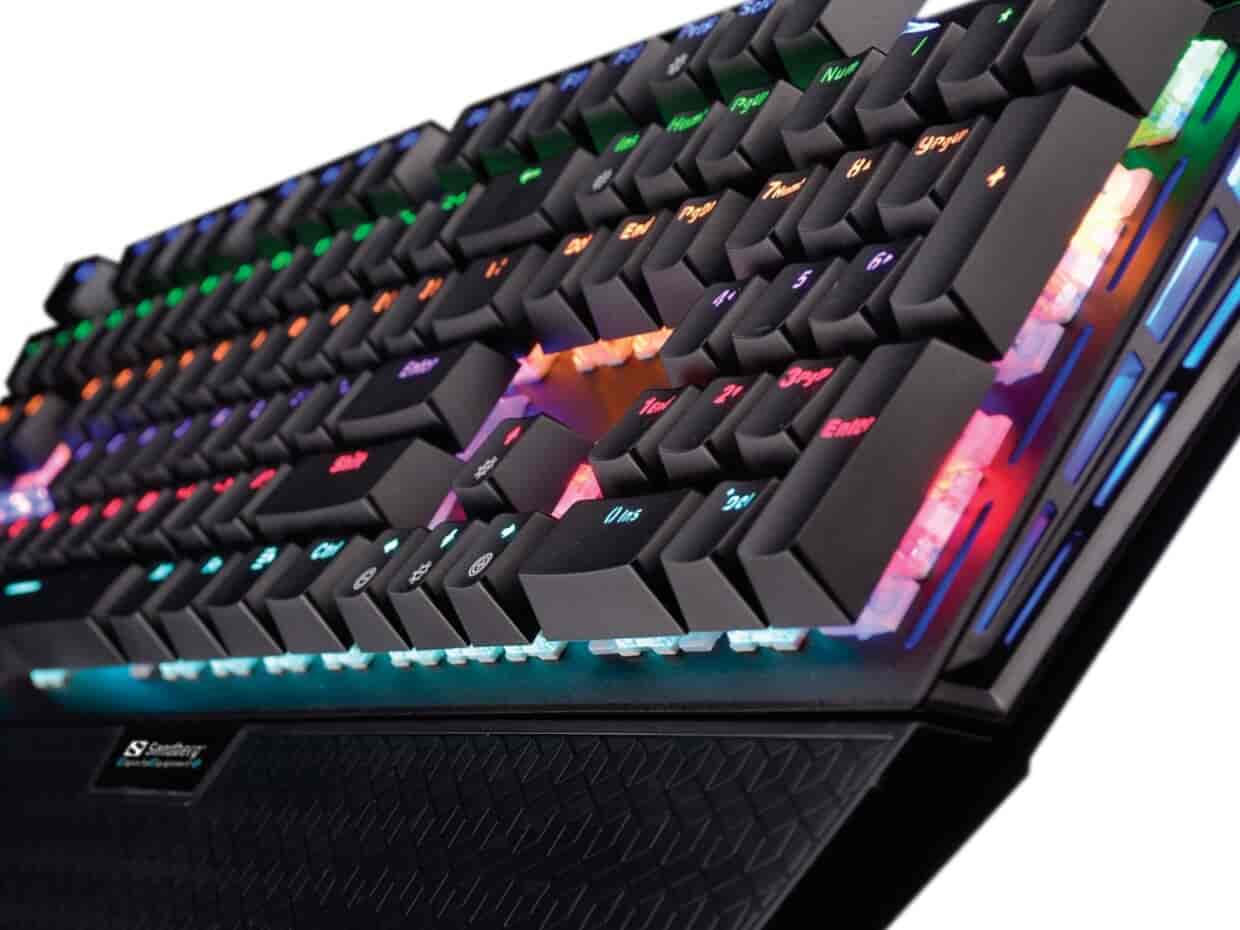Gamer keyboard med RGB lys - lynhurtig respons med Outemu mekaniske taster (2)