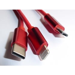 Kabel til både iPhone og Samsung mm. 3i1 multi ladekabel.Oprullelig USB Kabel 3i1 USB-C/Lightning/Micro-USB 1.2 meter.Oprulleli