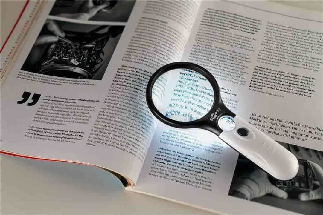 Magnifier with light - LED reading magnifier