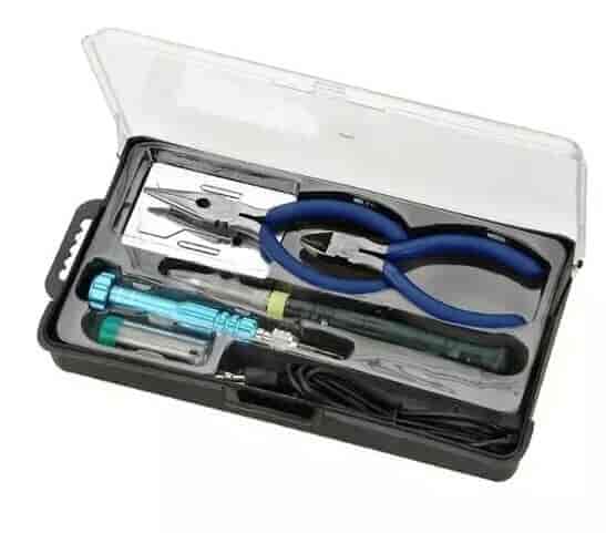 USB soldering iron 8W, complete set.Practical set for soldering and small repairs. Complete set, delivered in a plastic box. The USB soldering iron allows you to quickly and efficiently repair or install electrical equipment. The USB soldering iron has a power of 8W has a long, thin tip that can solder in hard-to-reach areas. Simply connect a suitable USB power supply (not included).N.A.