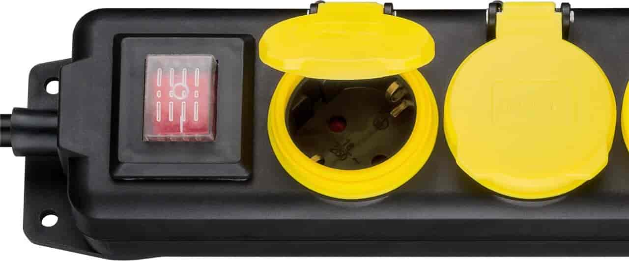 copy of IP44 Splashproof outdoor power rail/socket with switch, 5 holes, 3 metersOutdoor power rail. IP44 Splash-proof outdoor power extension cable with illuminated switch. Robust design that can be hung or screwed on. 230 Volt outdoor power rail that can withstand a load of up to 3680 Watts.goobay