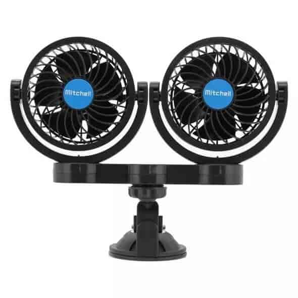 12V dobbelt blæser til bilen - justerbare ventilatorer, robust stativ og sugekop.N.A.Ventilatorer Sort 12V dobbelt ventilator. To justerbare ventilatorer med et robust stativ og sugekop. 12 V strømforsyning fra cigarettænderen. Ventilatorerne på 11 cm i diameter kan drejes takket være kugleleddet, og på samme tid kan hver blæser styres separat i næsten enhver retning takket være den roterende mekanisme på stativet.