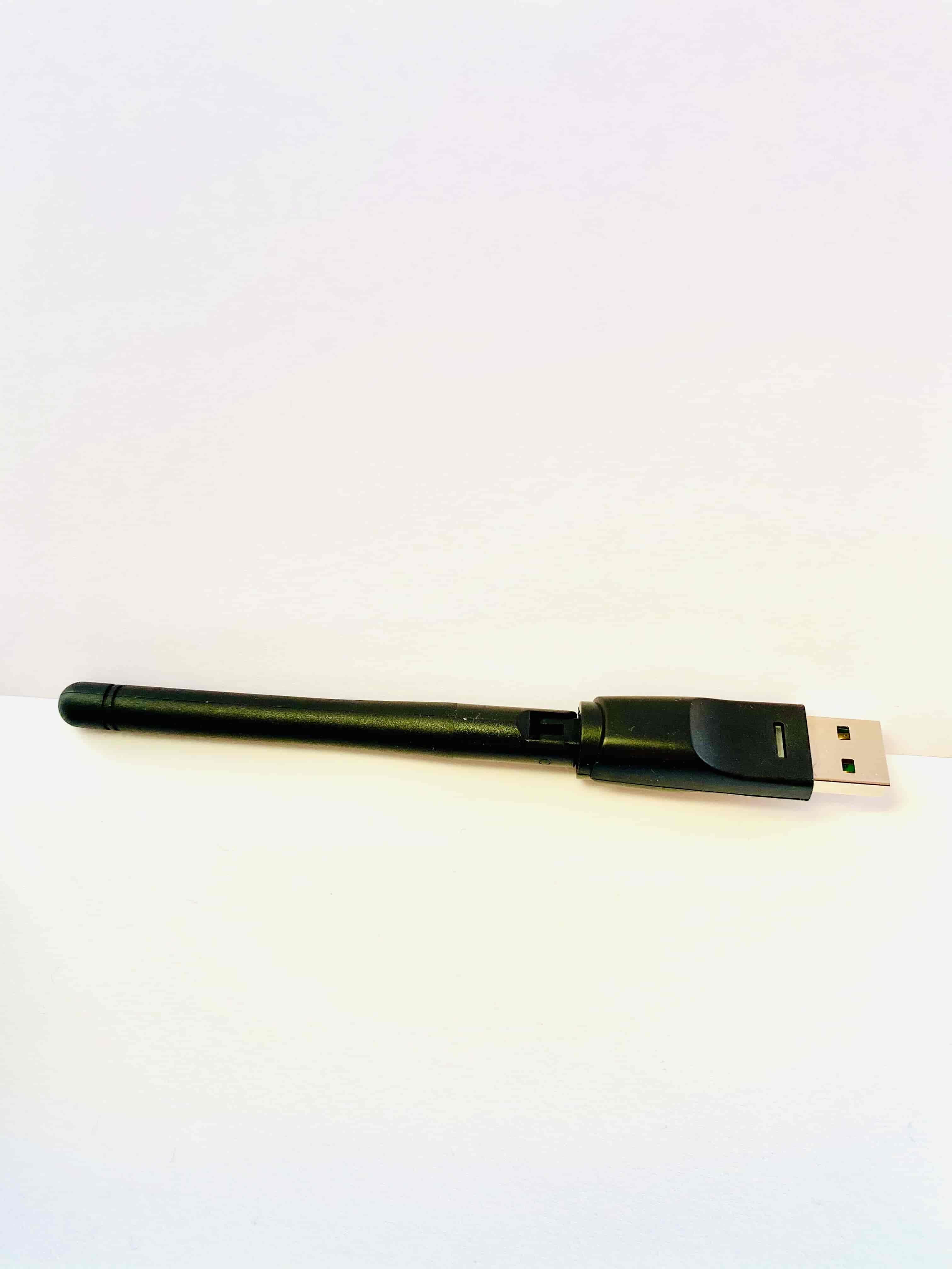 Qviart WiFI USB adapter with antenna - 2.4 GHz-150 MbpsQviart WiFI USB adapter with antenna. With this adapter you can quickly add wireless functionality to your Qviart equipment. The WiFI USB adapter has an external antenna which increases the range and the ability to achieve stable high speeds.QVIART LUNIX