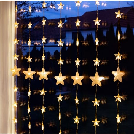 Juledekoration lysende stjerner i vinduet