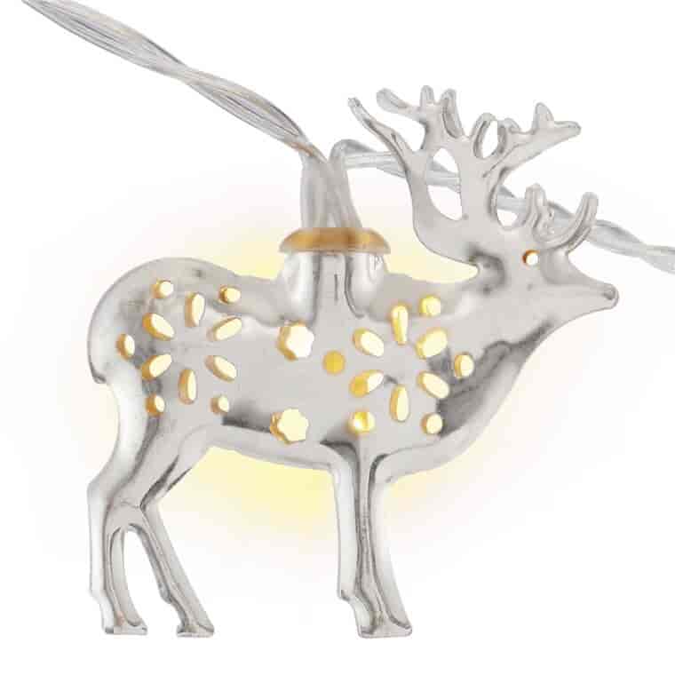 LED light chain Reindeer, silver colored, warm whiteDecorative battery-powered LED light chain with reindeer. Automatic timer can be activated so that it is switched on for 6 hours and switched off for 18 hours per. Day. Clear lines, mirrored surface and illuminated from the inside - elegant decoration for winter and Christmas days. The 10 LEDs evocatively create light reflections on windows and Christmas decorations through the reindeer's reflective surfaces.goobay