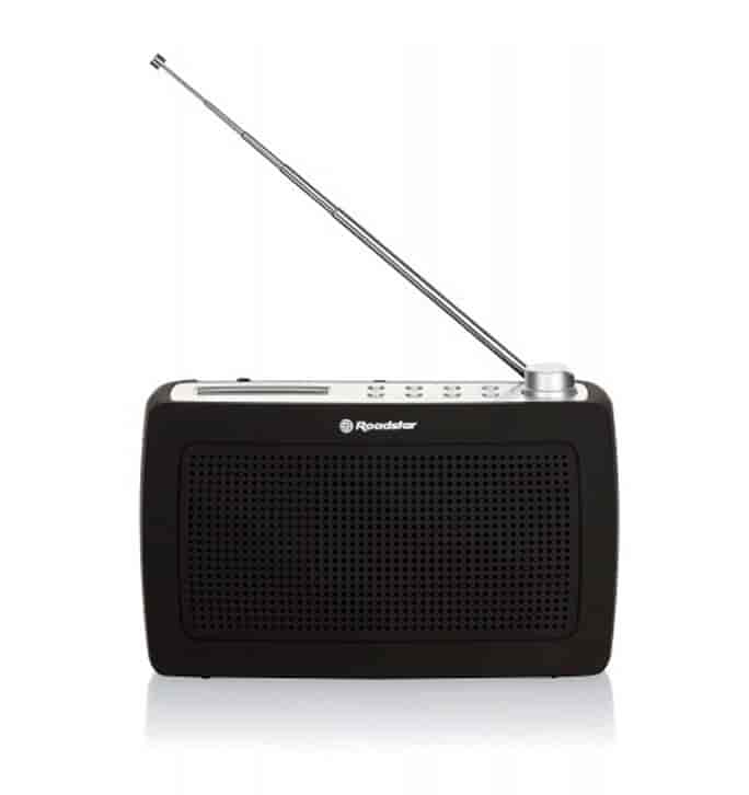 DAB+ radio og FM radio - Roadstar TRA-886D, sortRoadstarDAB radio Sort Smart lille DAB+ radio og FM radio i en kompakt enhed. Kan drives af ekstern strømforsyning eller af 4 x AAA batterier. LCD display med blå baggrundsbelysning. Til dig der ønsker traditionel FM radio men også mulighed for modtagelse af de mange DAB+ kanaler.
