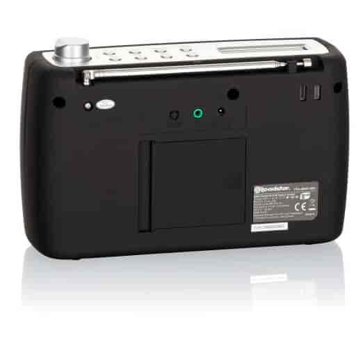 DAB+ radio og FM radio - Roadstar TRA-886D, sortRoadstarDAB radio Sort Smart lille DAB+ radio og FM radio i en kompakt enhed. Kan drives af ekstern strømforsyning eller af 4 x AAA batterier. LCD display med blå baggrundsbelysning. Til dig der ønsker traditionel FM radio men også mulighed for modtagelse af de mange DAB+ kanaler.